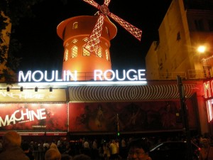 夜のムーランルージュ